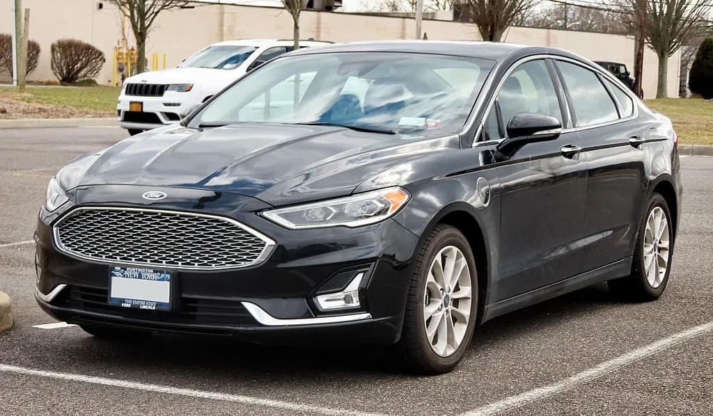 The 2014 FORD Fusion Titanium: A Benchmark in Sedan Excellence