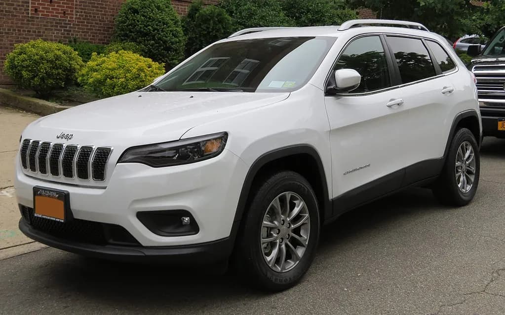 The 2019 JEEP Cherokee Limited: A Synthesis of Power and Precision