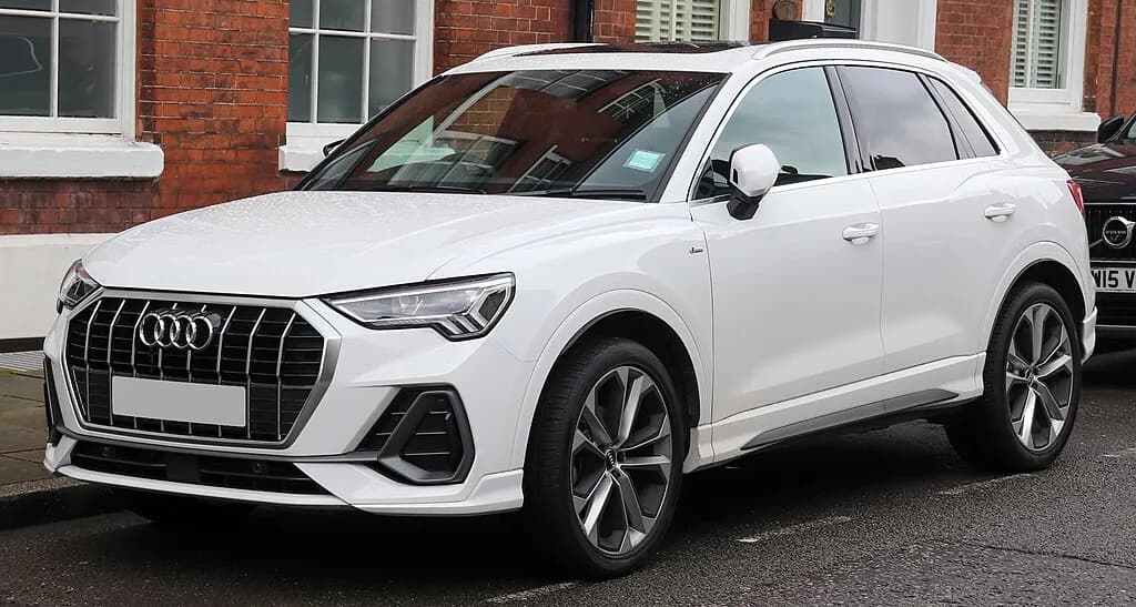 The 2016 AUDI Q3: A Masterclass in Compact Luxury and Performance