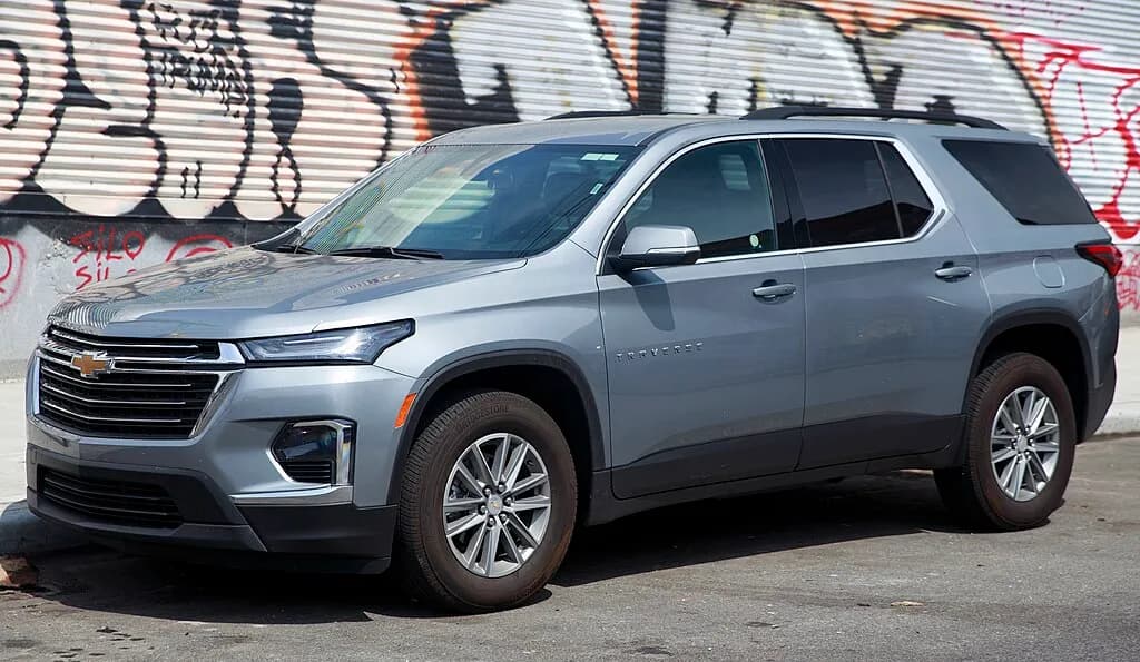 The 2015 CHEVY Traverse: A Benchmark in Family Utility and Performance