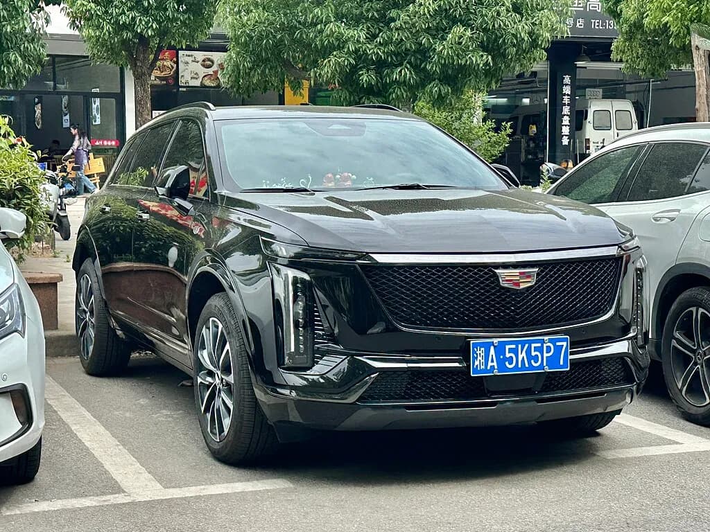 The 2022 CADIL XT5: A Synthesis of Luxury, Performance, and Safety