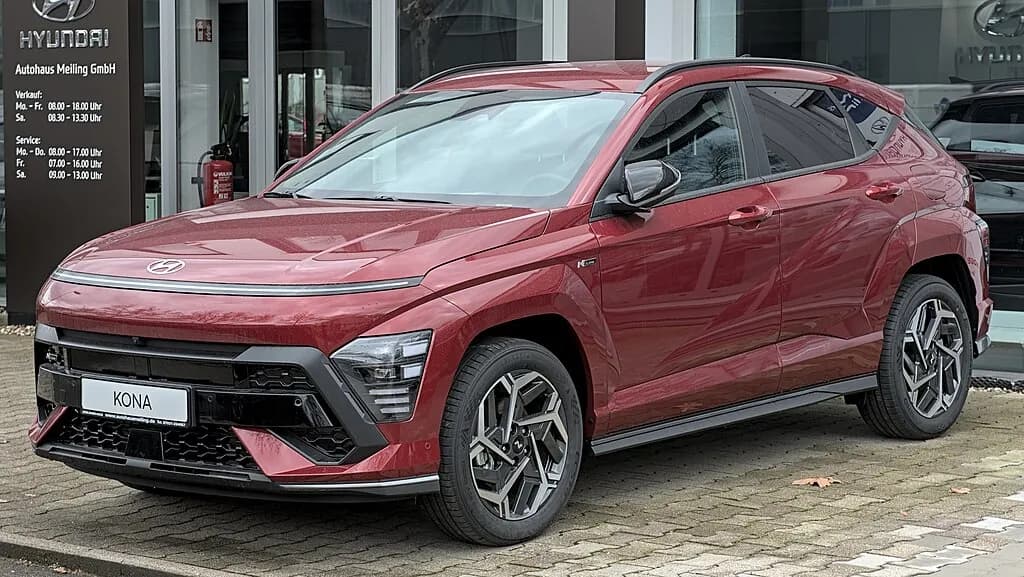 Blog banner for The 2023 HYUNDAI Kona: A Compact SUV Review
