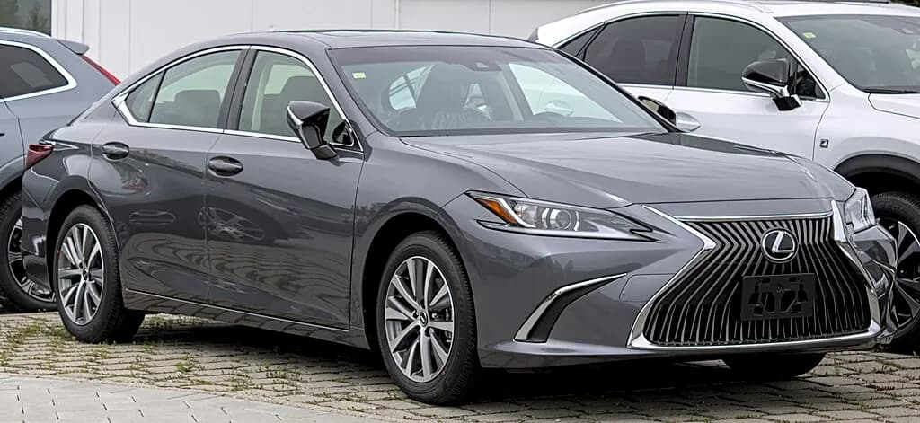 Blog banner for The 2019 Lexus ES: A Masterclass in Luxury and Performance