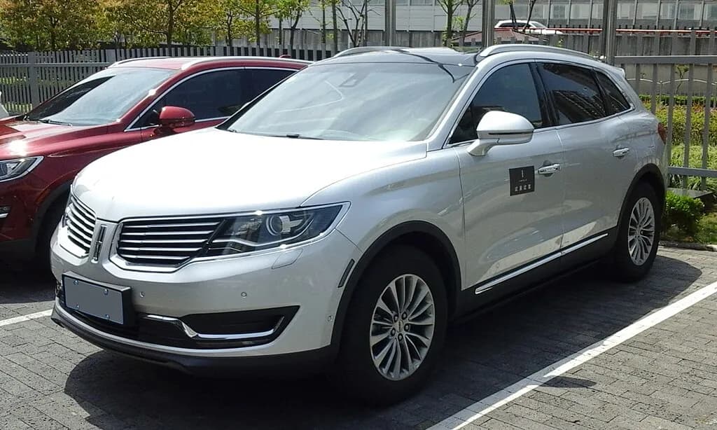 Blog banner for Experience Unmatched Luxury: A Deep Dive into the 2014 LINCOLN MKX