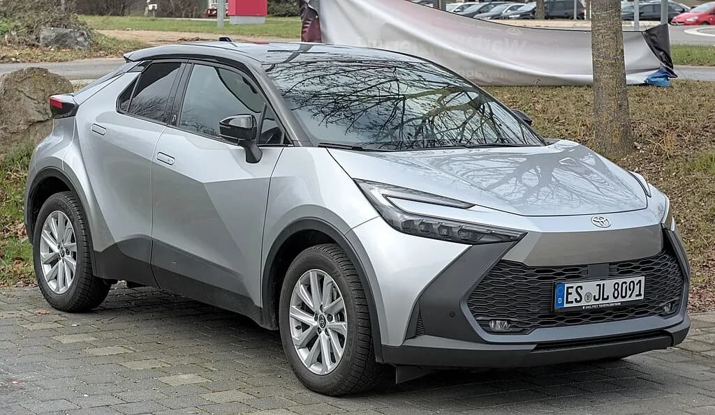 The 2018 TOYOT C-HR: A Synthesis of Style and Advanced Safety